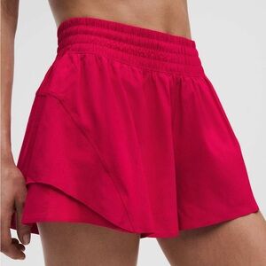 Lulelemon ✨NWT✨ Shake It Out 2.5” high rise shorts